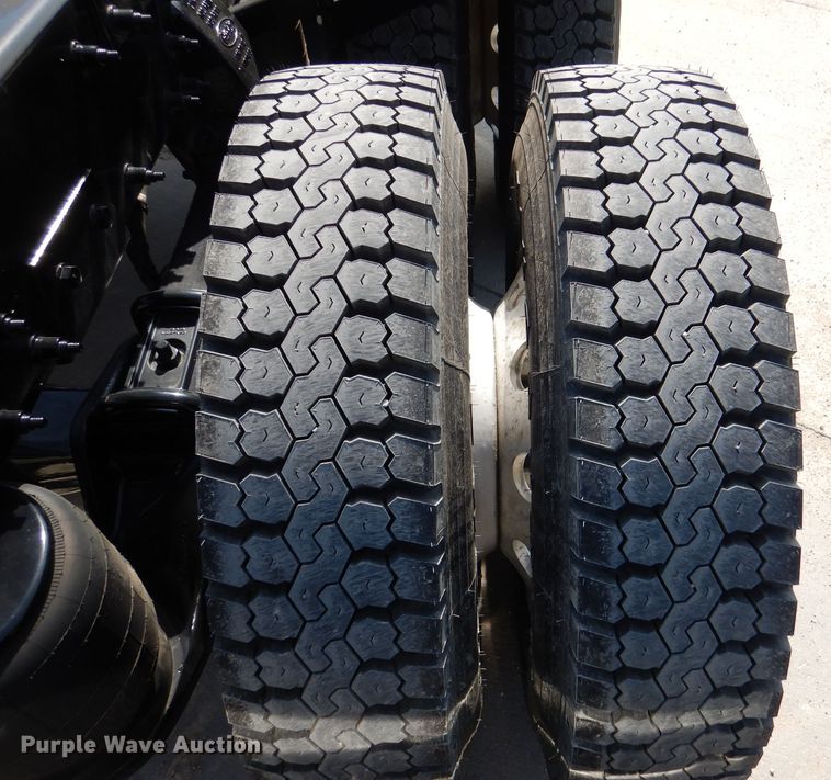 image for item DL2922 2018 Peterbilt 567  semi truck