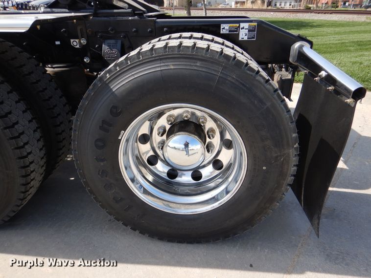 image for item DL2922 2018 Peterbilt 567  semi truck