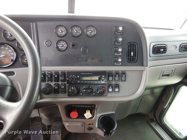 image for item DL8015 2012 Peterbilt 367  semi truck