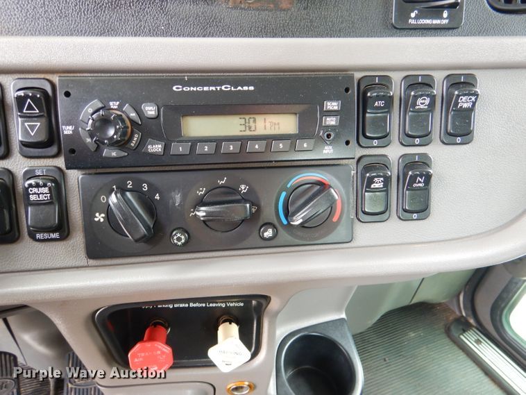 image for item DL8015 2012 Peterbilt 367  semi truck