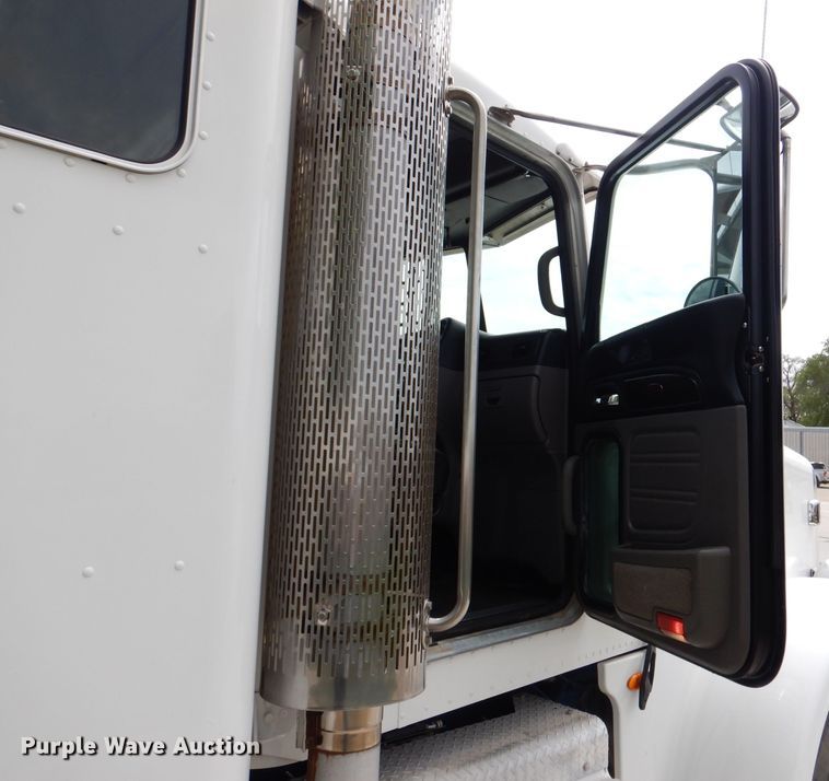 image for item DL8015 2012 Peterbilt 367  semi truck