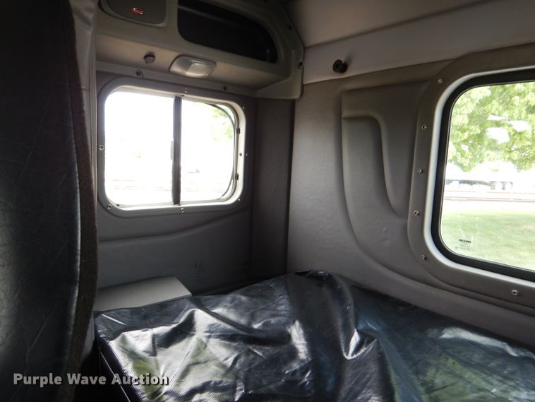 image for item DL8015 2012 Peterbilt 367  semi truck