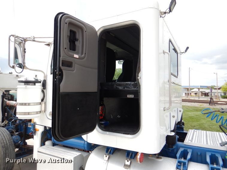 image for item DL8015 2012 Peterbilt 367  semi truck
