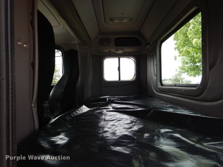 image for item DL8015 2012 Peterbilt 367  semi truck