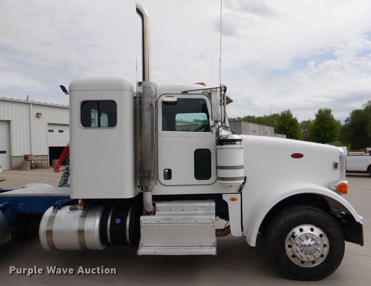 image for item DL8015 2012 Peterbilt 367  semi truck