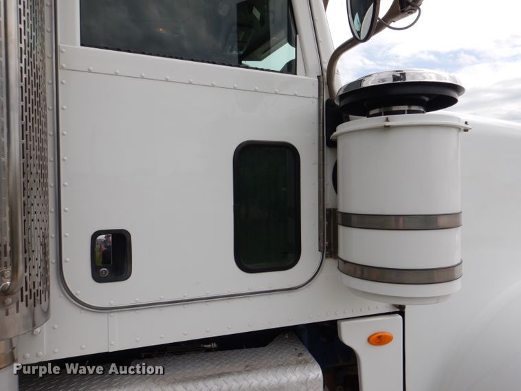 image for item DL8015 2012 Peterbilt 367  semi truck