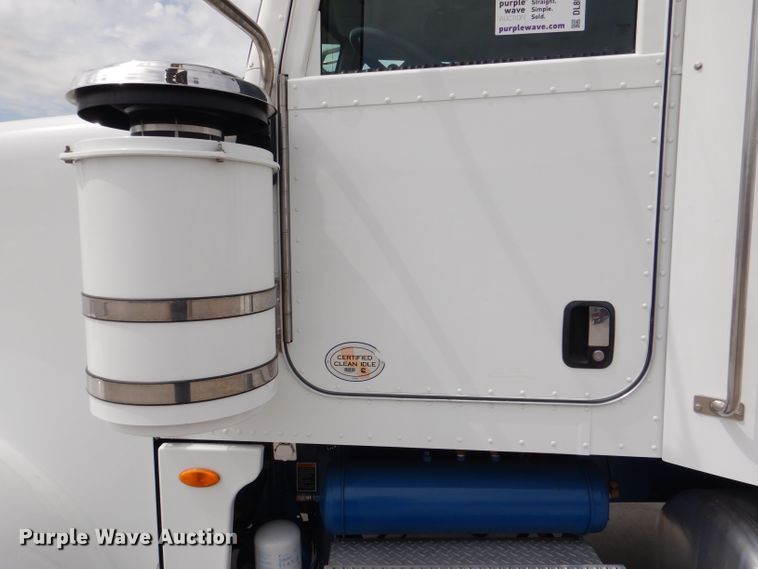 image for item DL8015 2012 Peterbilt 367  semi truck