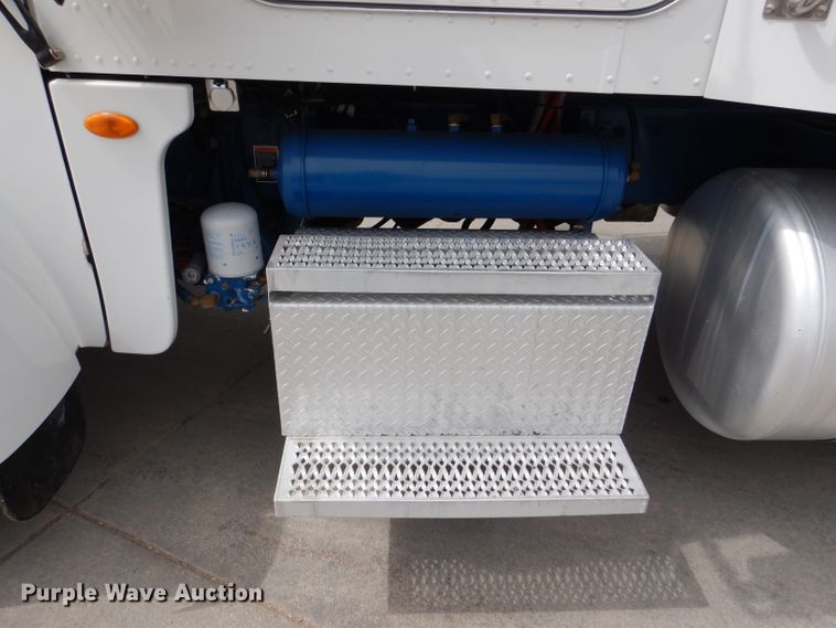 image for item DL8015 2012 Peterbilt 367  semi truck