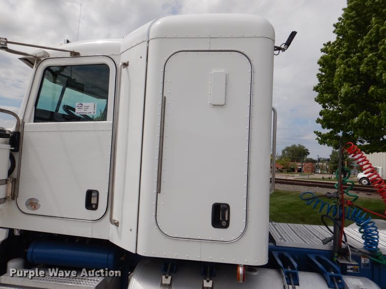image for item DL8015 2012 Peterbilt 367  semi truck