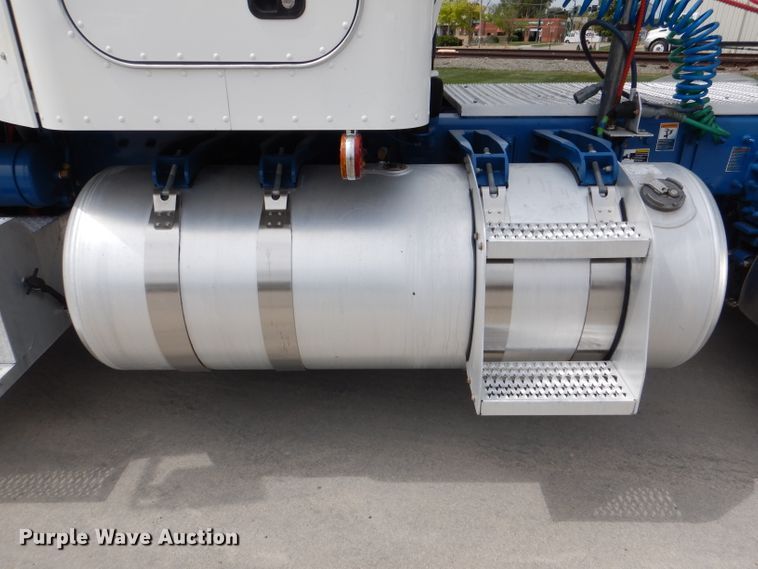 image for item DL8015 2012 Peterbilt 367  semi truck