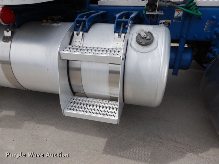 image for item DL8015 2012 Peterbilt 367  semi truck