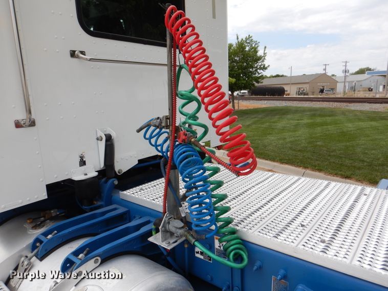 image for item DL8015 2012 Peterbilt 367  semi truck