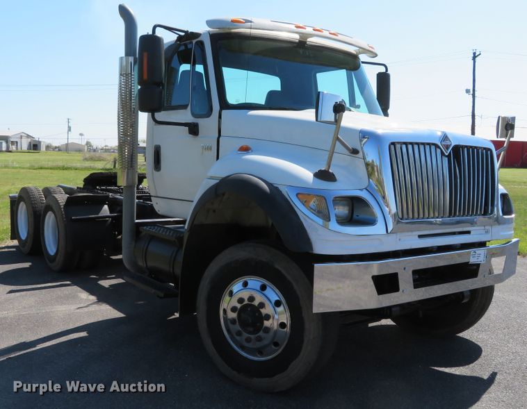 image for item DN5812 2005 International 7600  semi truck