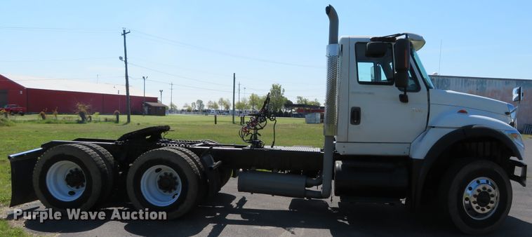 image for item DN5812 2005 International 7600  semi truck