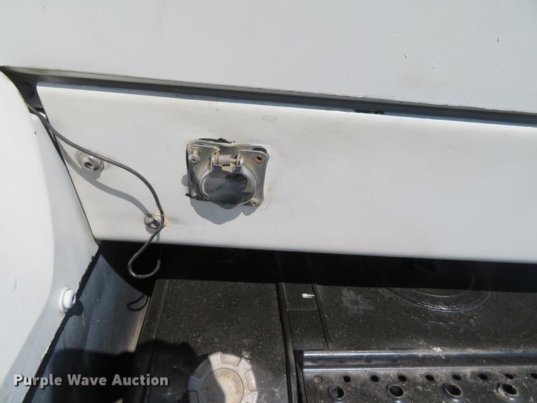 image for item DN5812 2005 International 7600  semi truck