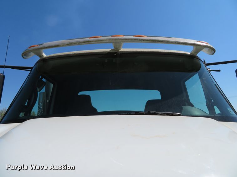 image for item DN5812 2005 International 7600  semi truck