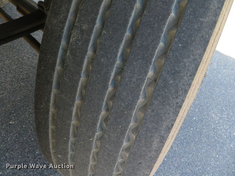 image for item DN5812 2005 International 7600  semi truck