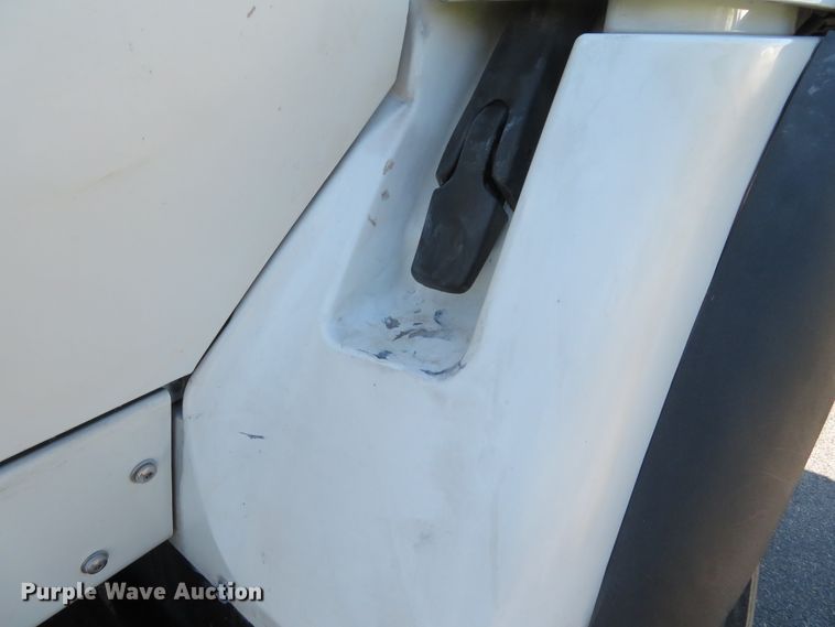 image for item DN5812 2005 International 7600  semi truck