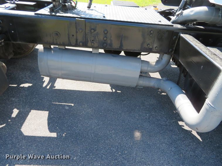 image for item DN5812 2005 International 7600  semi truck