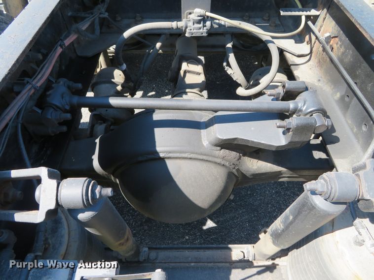 image for item DN5812 2005 International 7600  semi truck