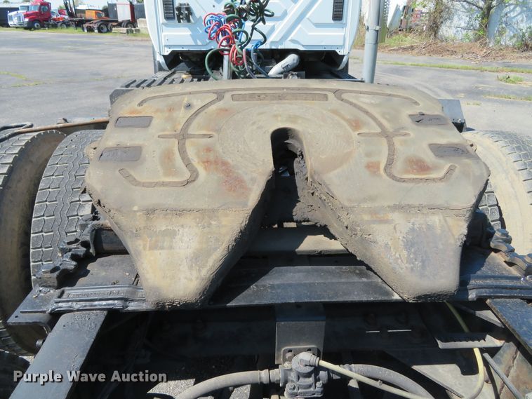 image for item DN5812 2005 International 7600  semi truck