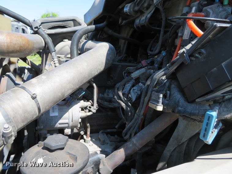 image for item DN5812 2005 International 7600  semi truck