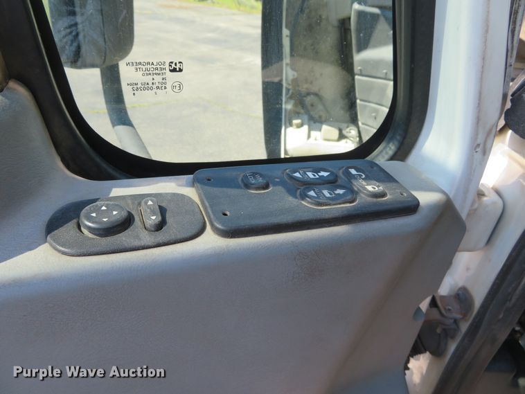 image for item DN5812 2005 International 7600  semi truck