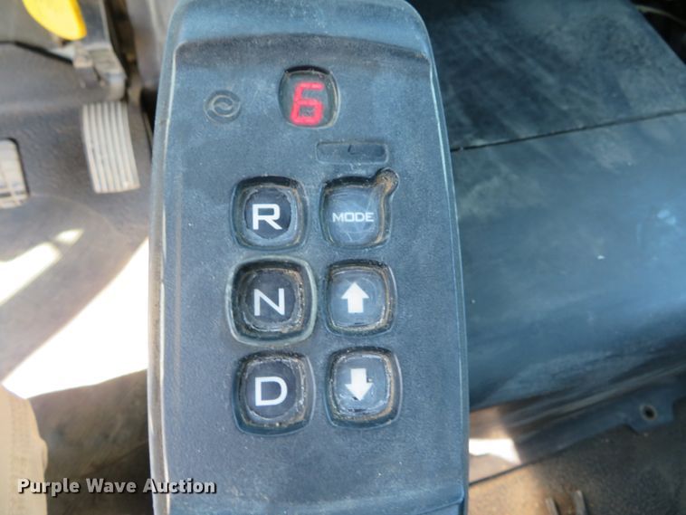 image for item DN5812 2005 International 7600  semi truck