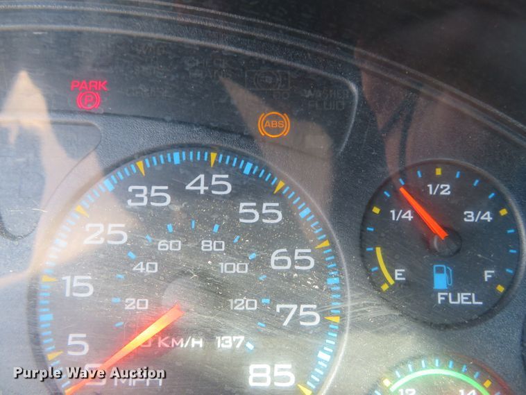 image for item DN5812 2005 International 7600  semi truck