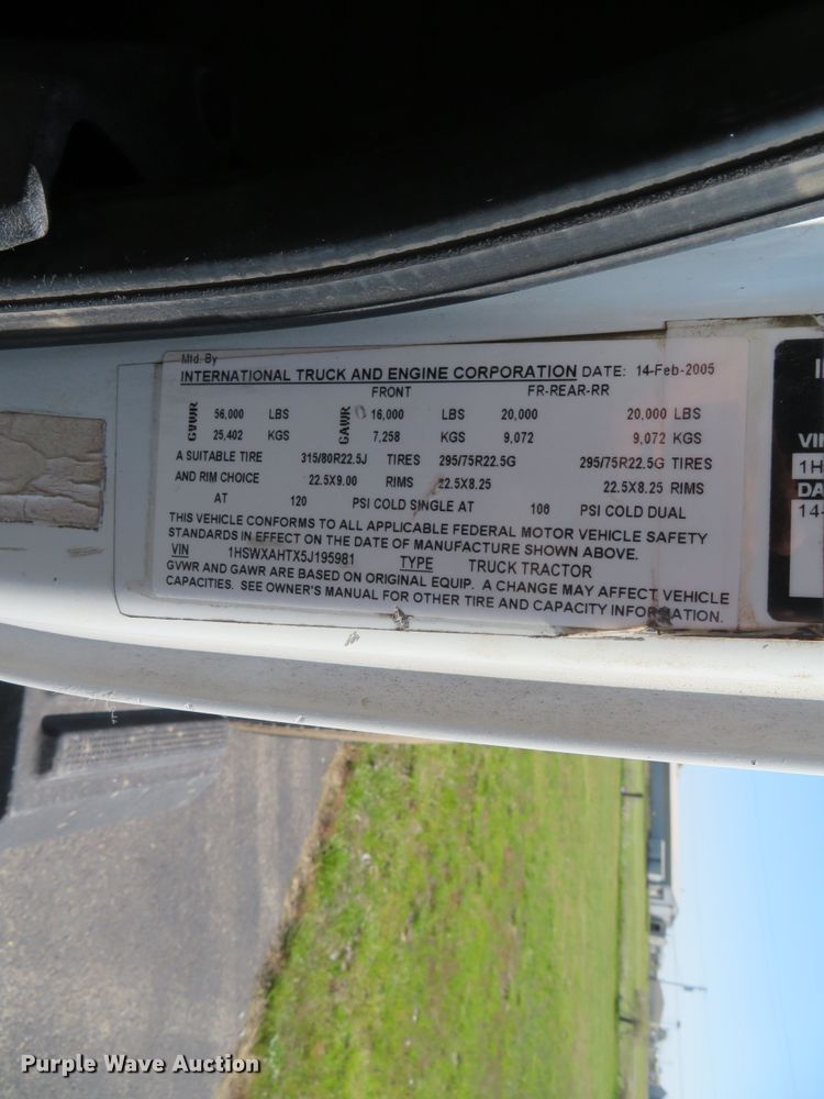 image for item DN5812 2005 International 7600  semi truck