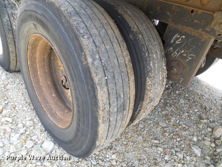 image for item DN6751 2002 Trailmobile  dry van trailer