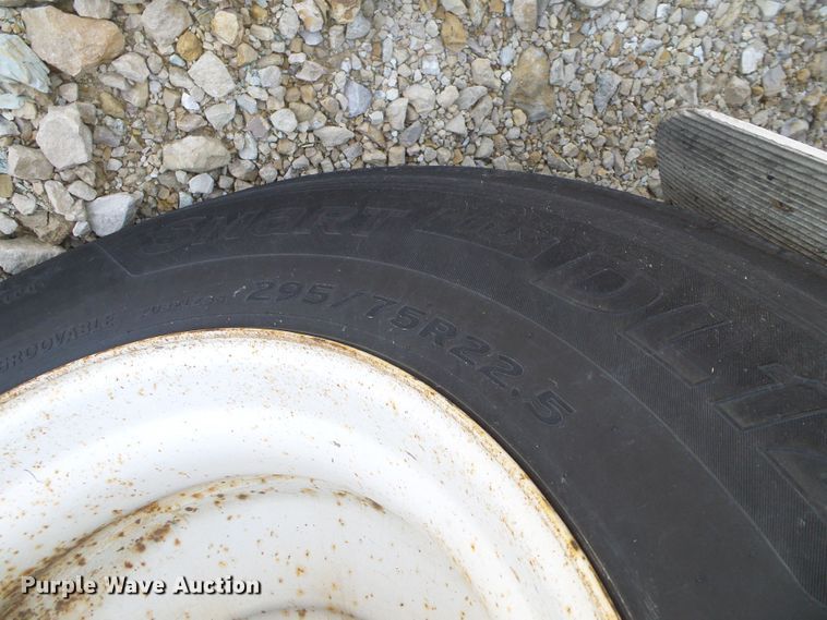 image for item DN6751 2002 Trailmobile  dry van trailer