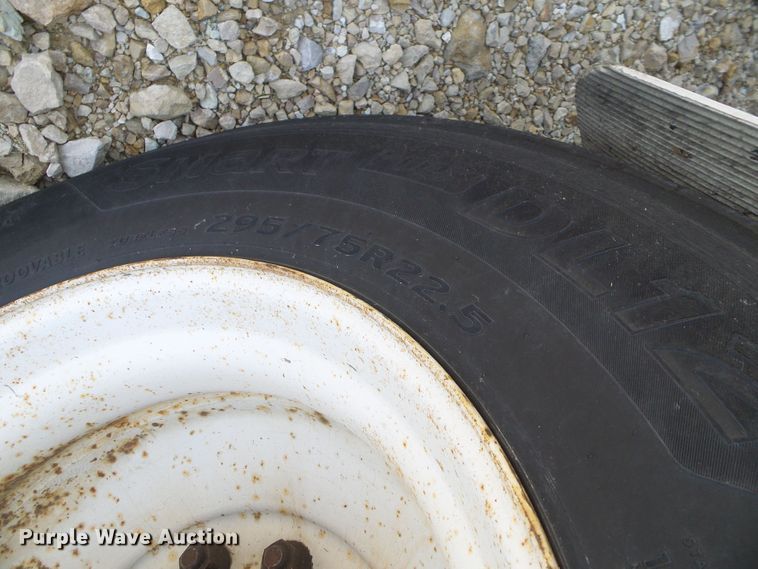 image for item DN6751 2002 Trailmobile  dry van trailer