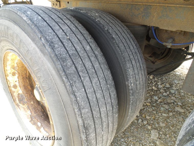 image for item DN6751 2002 Trailmobile  dry van trailer