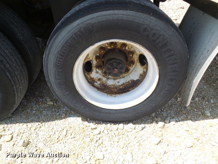 image for item DN6751 2002 Trailmobile  dry van trailer