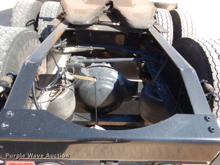 image for item ET9183 2017 Peterbilt 579  semi truck