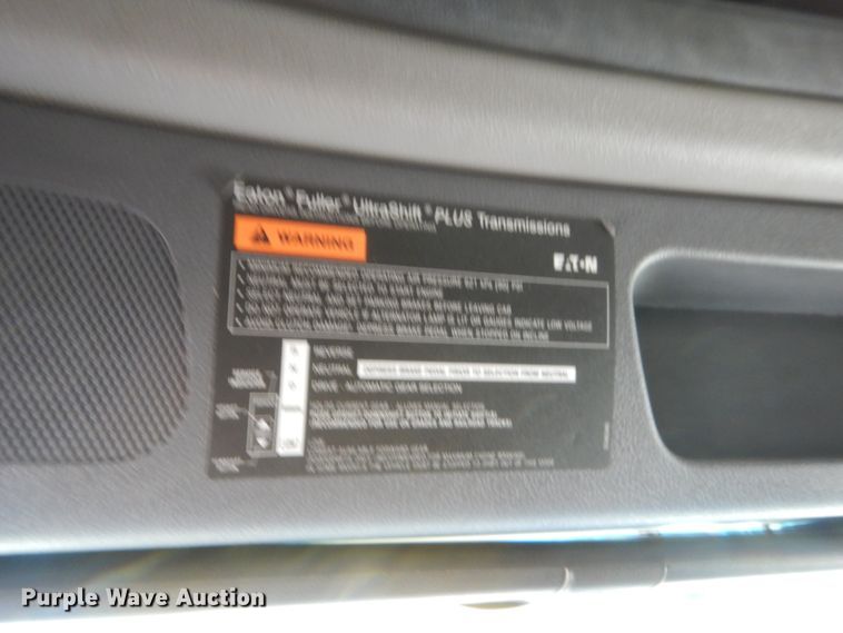 image for item ET9183 2017 Peterbilt 579  semi truck