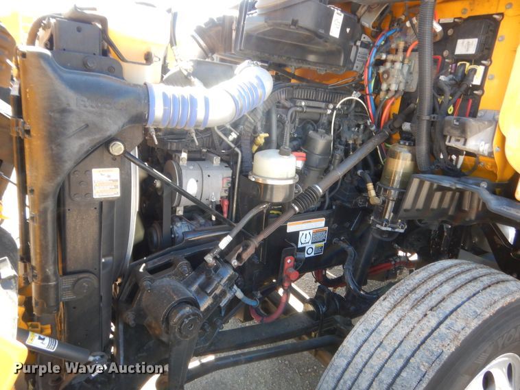 image for item ET9183 2017 Peterbilt 579  semi truck