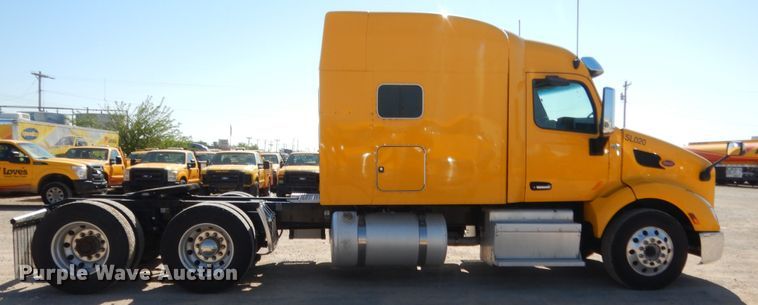 image for item ET9184 2017 Peterbilt 579  semi truck