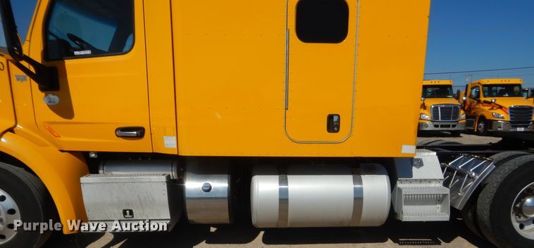 image for item ET9184 2017 Peterbilt 579  semi truck