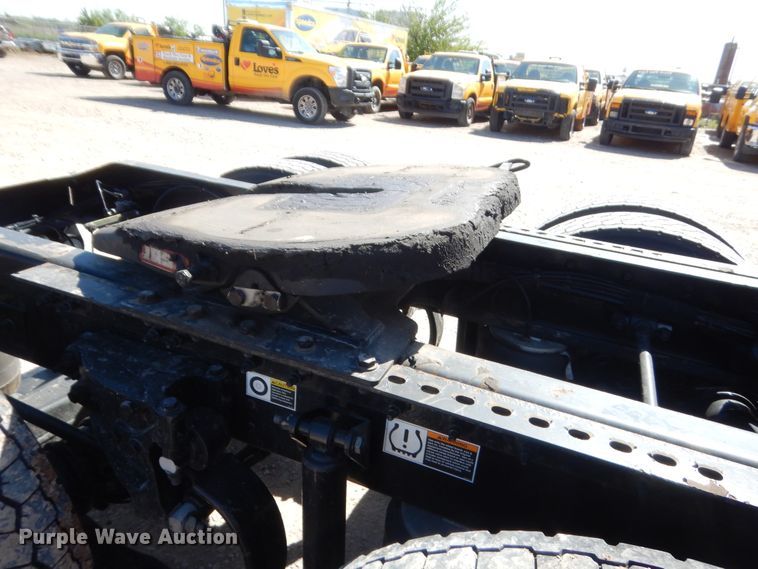 image for item ET9184 2017 Peterbilt 579  semi truck