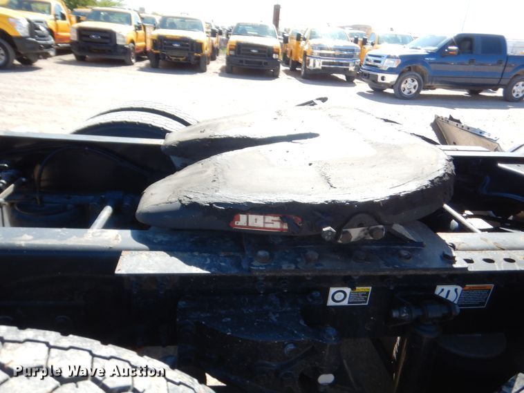 image for item ET9184 2017 Peterbilt 579  semi truck