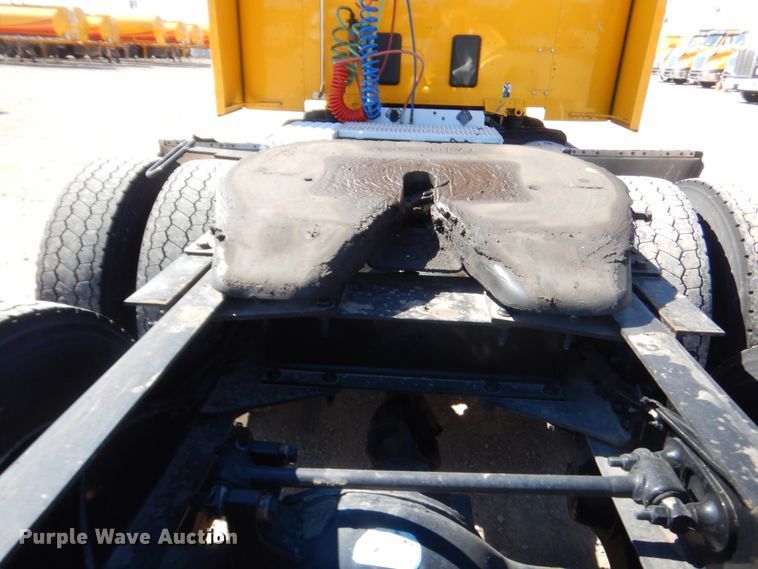 image for item ET9184 2017 Peterbilt 579  semi truck