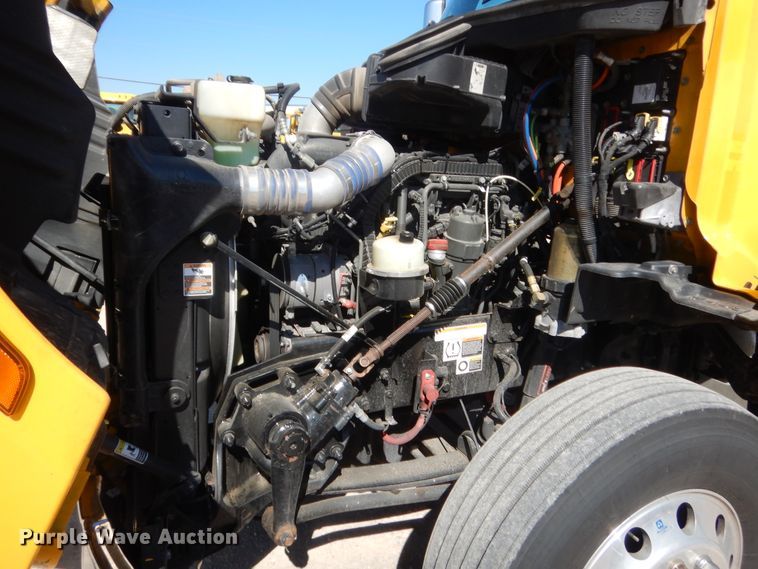 image for item ET9184 2017 Peterbilt 579  semi truck