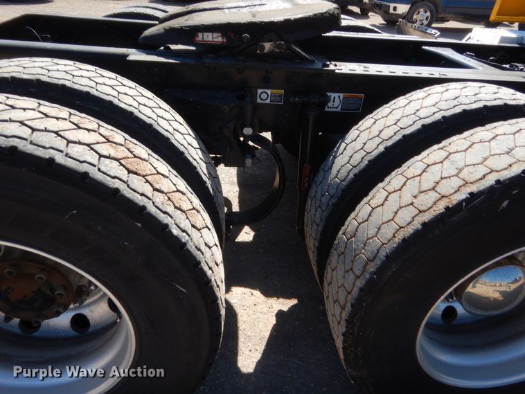 image for item ET9184 2017 Peterbilt 579  semi truck