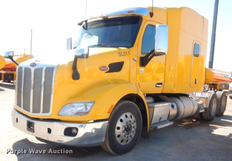 image for item ET9185 2016 Peterbilt 579  semi truck