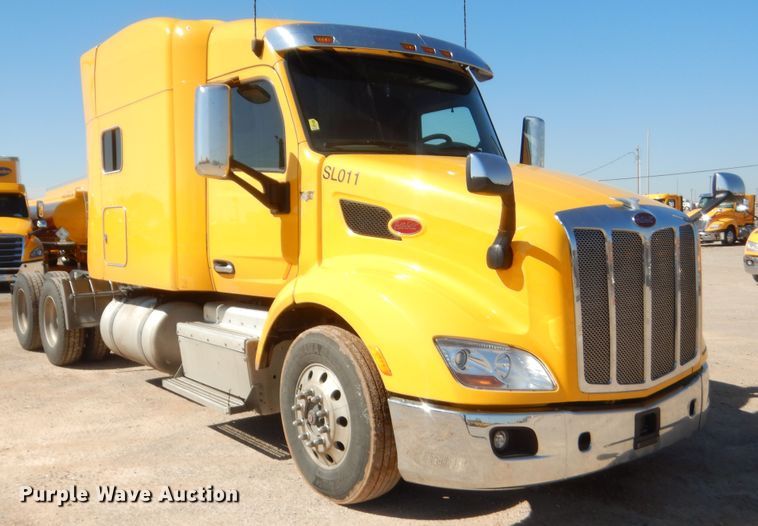 image for item ET9185 2016 Peterbilt 579  semi truck