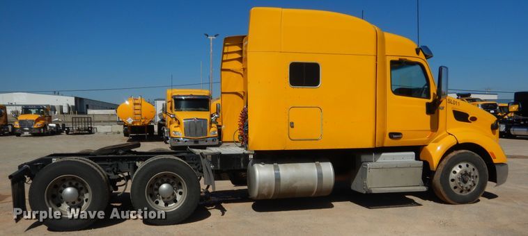 image for item ET9185 2016 Peterbilt 579  semi truck