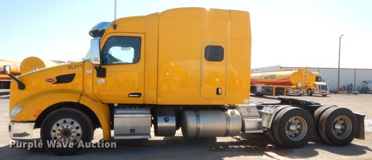 image for item ET9185 2016 Peterbilt 579  semi truck
