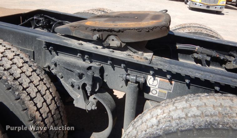 image for item ET9185 2016 Peterbilt 579  semi truck